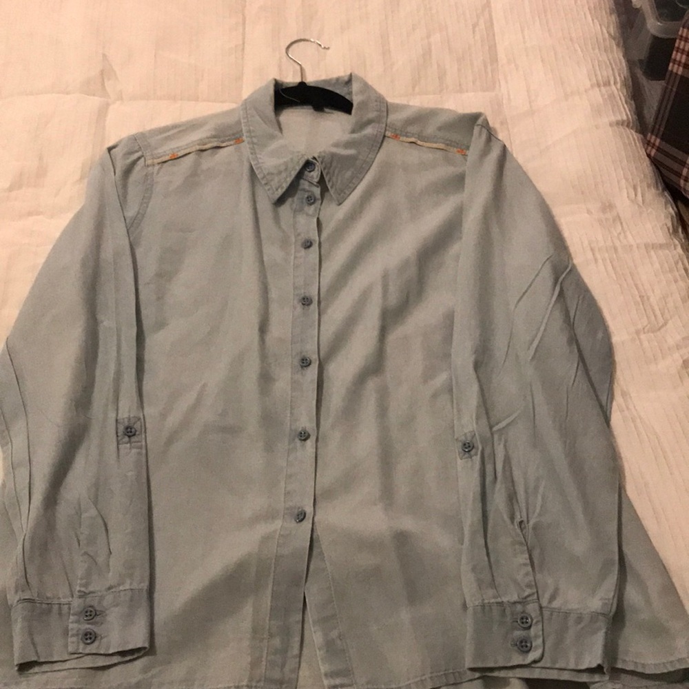 Jessica Simpson light blue shirt